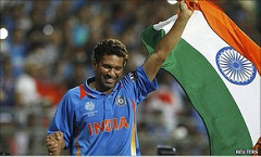 Tendulkar holding Indian tricolor