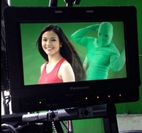 Greenscreen fluffer in shampoo commercian