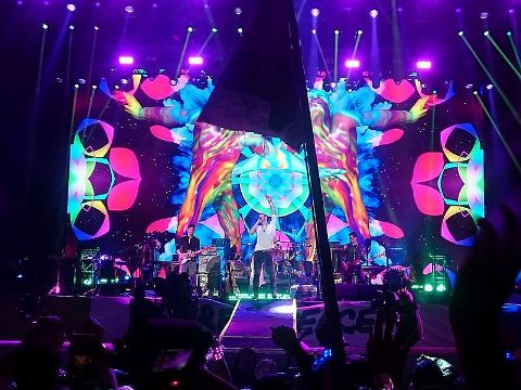 Coldplay performing