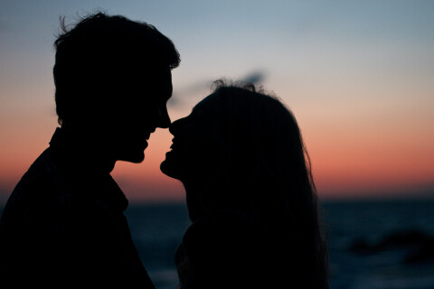 couple-in-beach